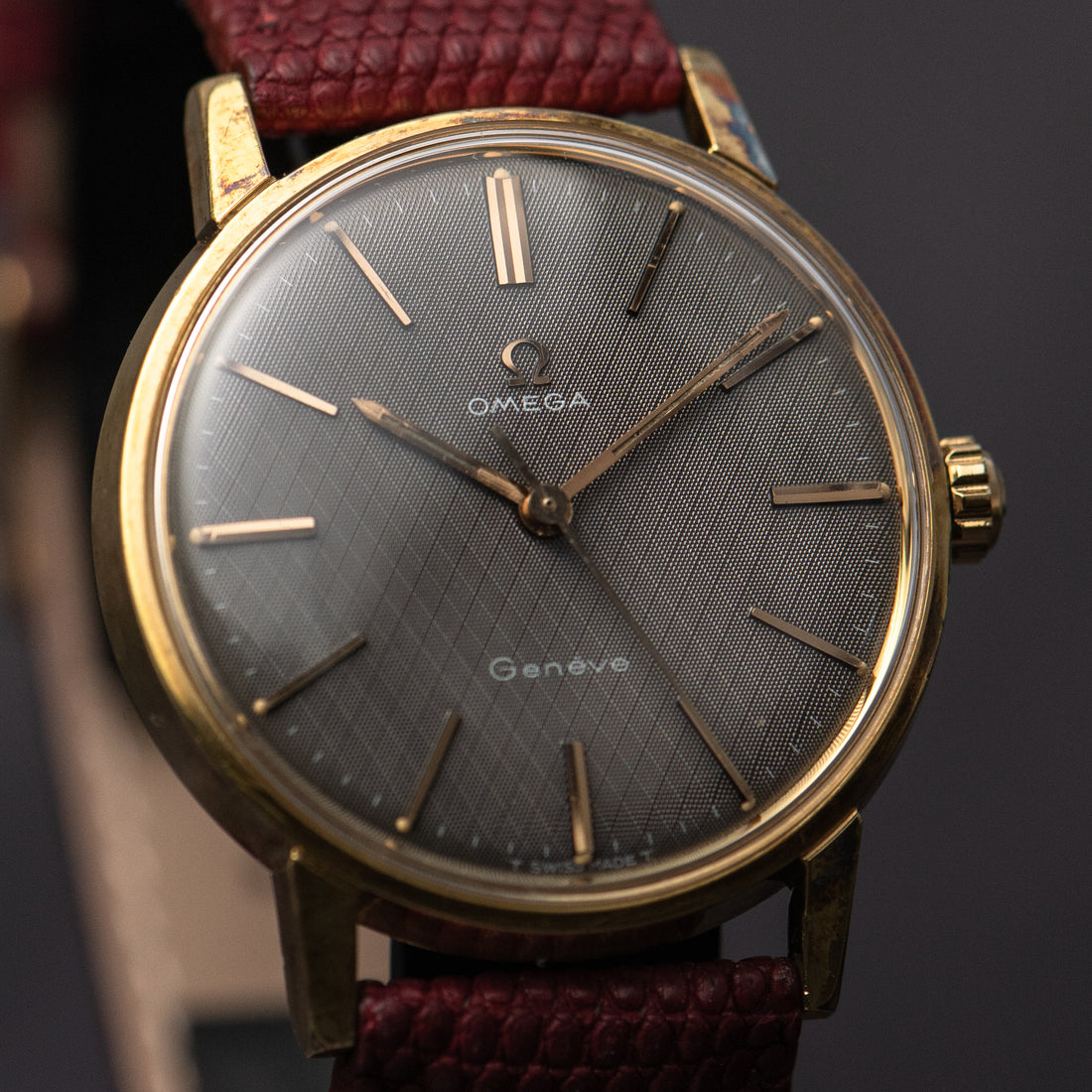 1968 OMEGA SEAMASTER GENEVE GREY LINEN RAINBOW HUE CAL. 601 REF. 135.011