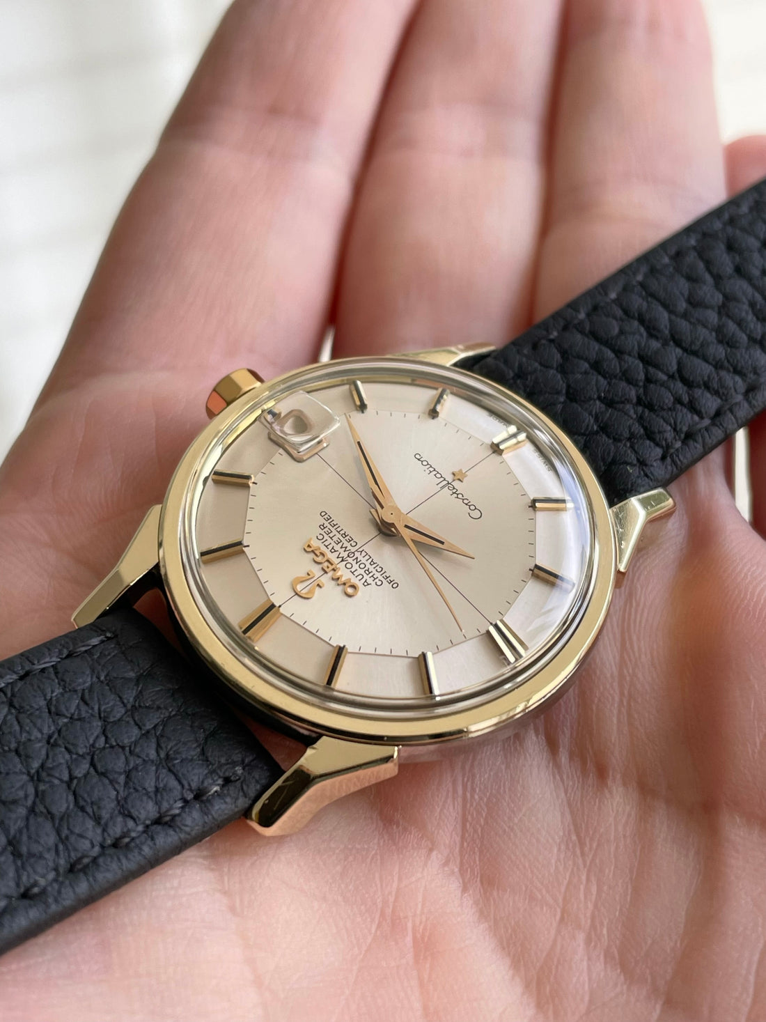 1966 OMEGA CONSTELLATION PIE PAN CROSSHAIR SUNBURST DOG-LEG CAL. 561 REF. 168.005