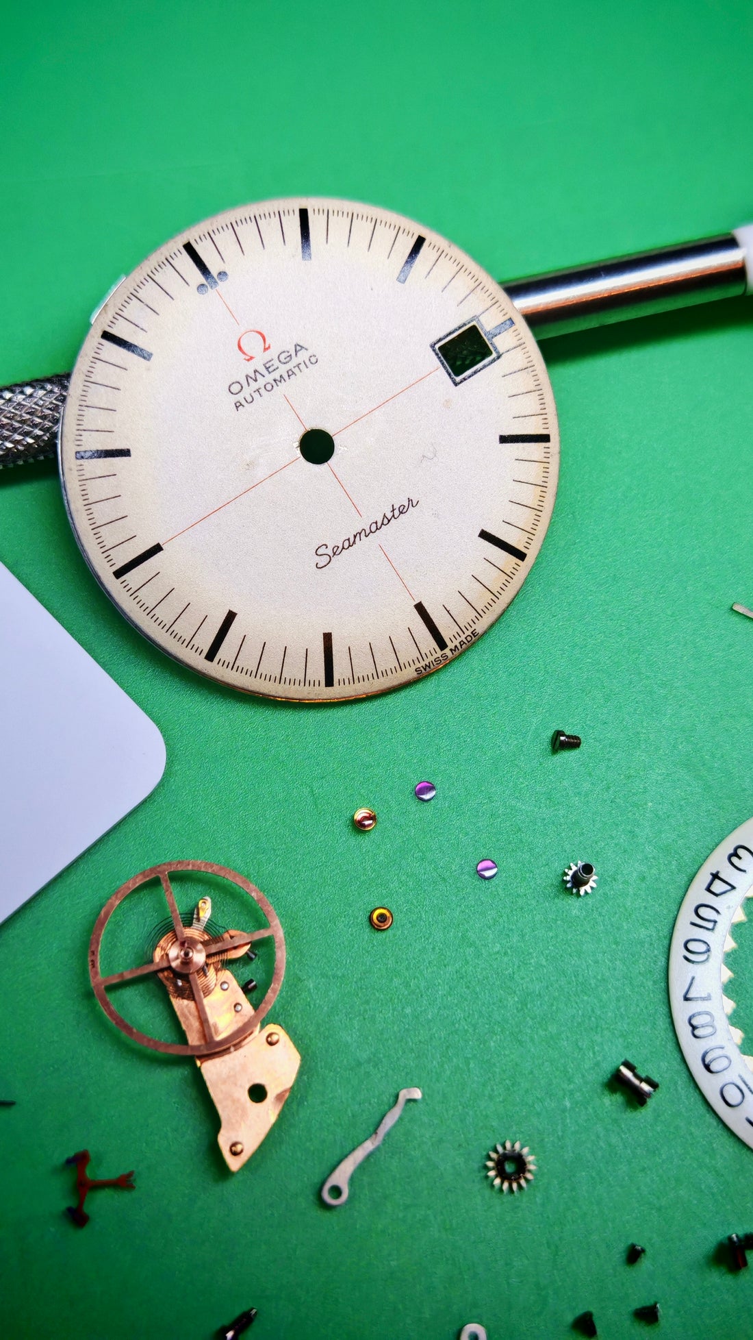 1967 ROSE GOLD OMEGA SEAMASTER “SPEEDMASTER COMPANION” WHITE TECHNICAL RED CROSSHAIR QUICKSET CAL. 565 REF. 166.002