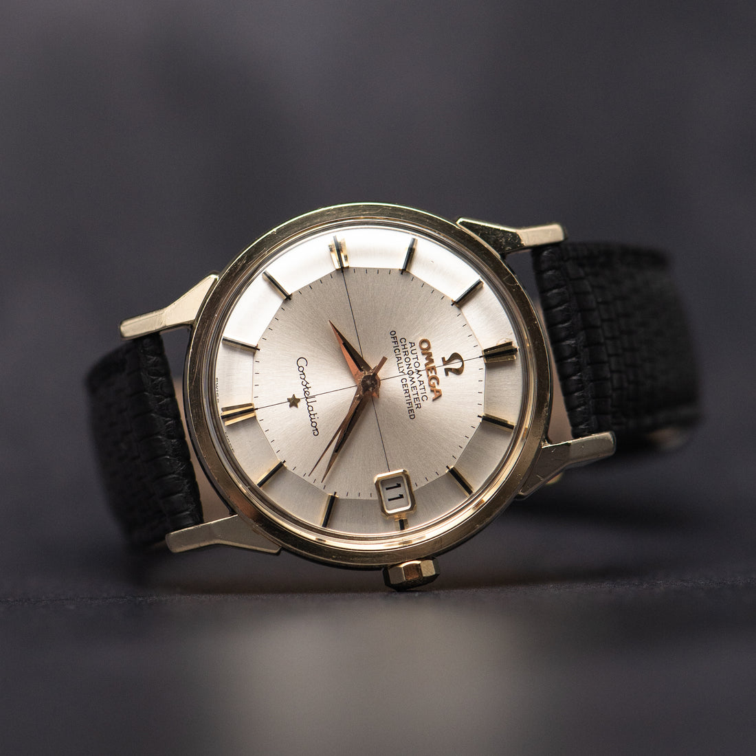 1966 OMEGA CONSTELLATION PIE PAN CROSSHAIR SUNBURST QUICKSET DOG-LEG CAL. 564 REF. 168.005
