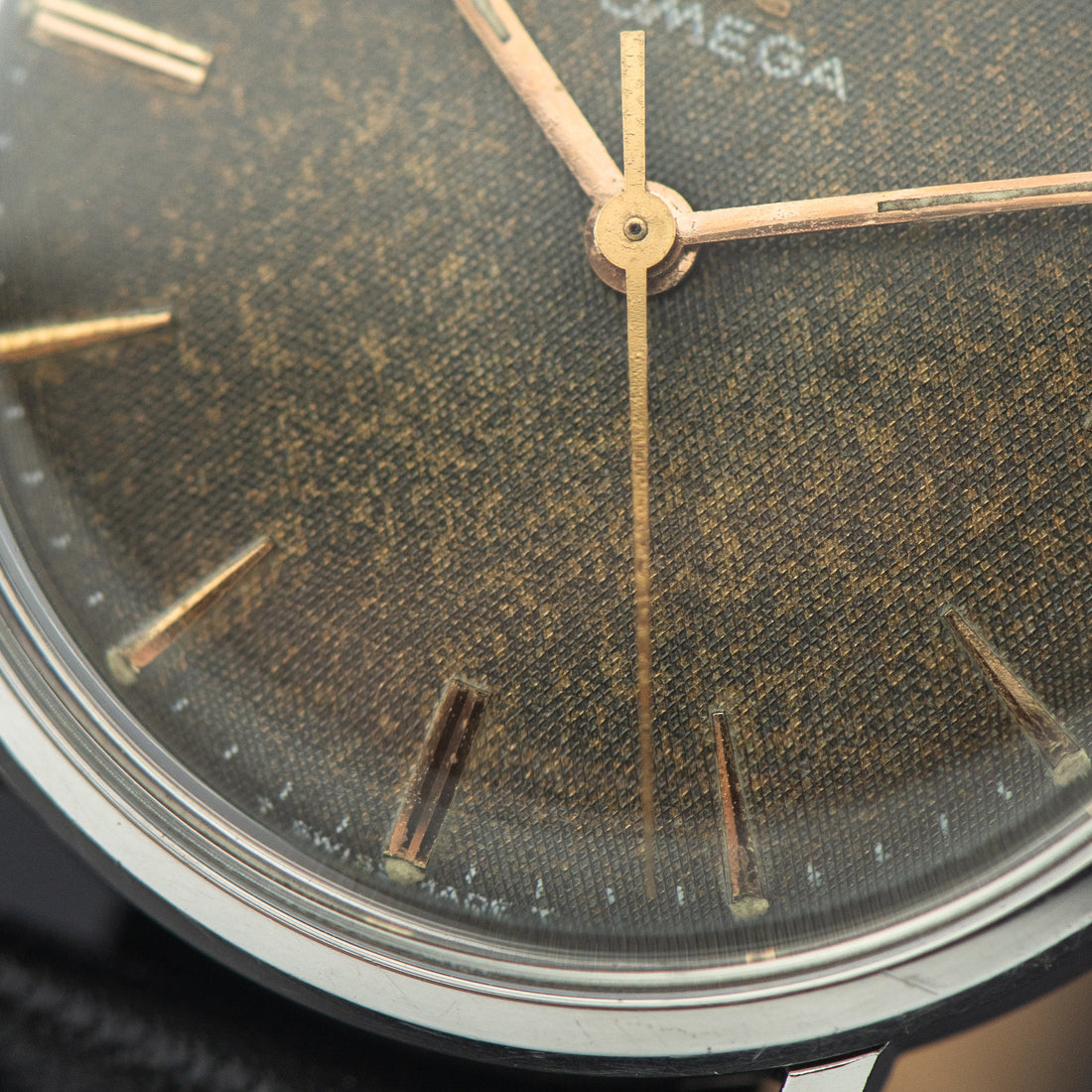 1966 MIDSIZE OMEGA GENEVE GREY LINEN CAL. 601 REF. 131.018