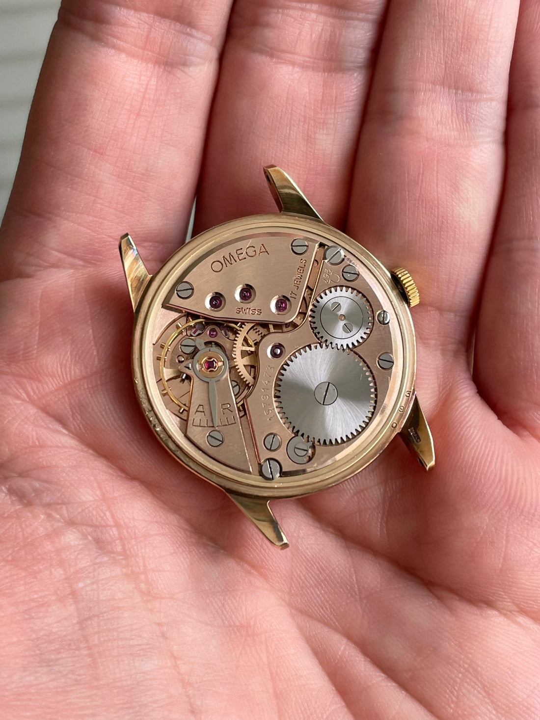 1957 9K GOLD OMEGA GENEVE TWO TONE CROSSHAIR SUB SECONDS RAINBOW HUE CAL. 267 REF. 13332
