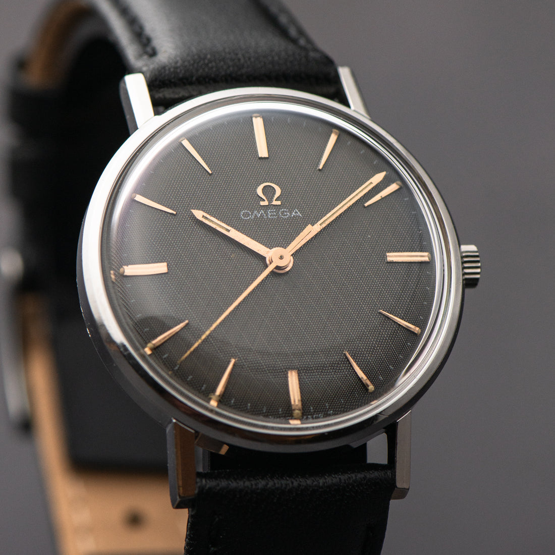 1967 MIDSIZE OMEGA GENEVE GREY LINEN CAL. 601 REF. 131.018