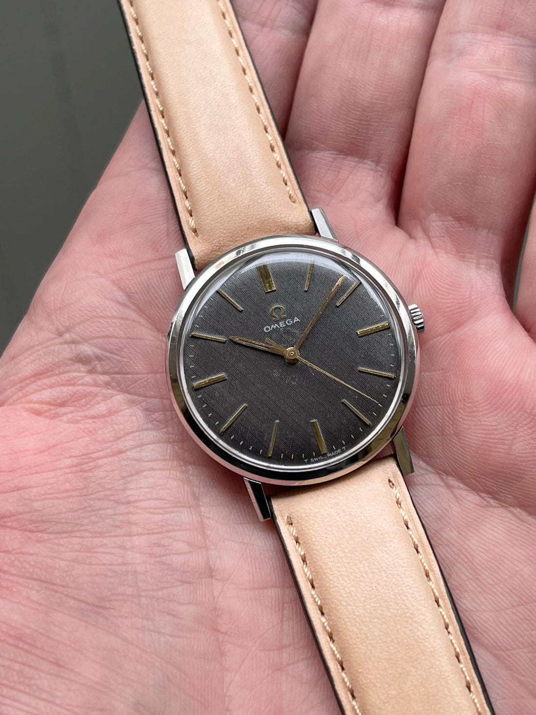 1967 OMEGA GENEVE GREY LINEN CAL. 601 REF. 131.019