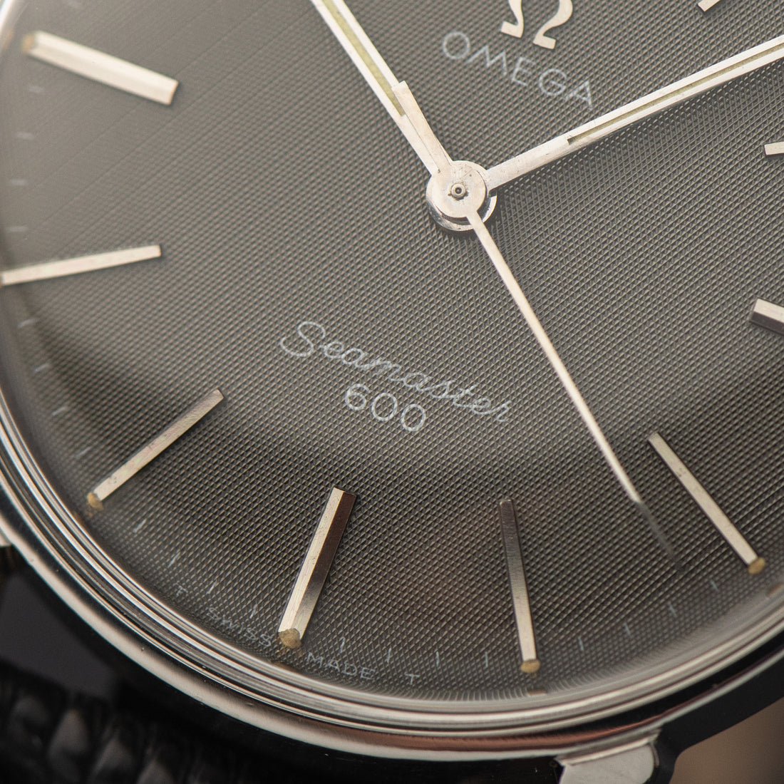 1968 OMEGA SEAMASTER 600 GREY LINEN CAL. 601 REF. 135.011