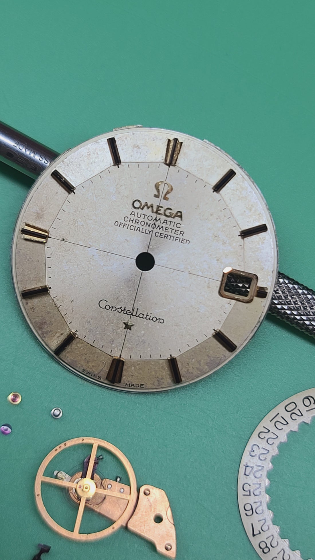 1966 OMEGA CONSTELLATION CROSSHAIR PIE PAN DOG-LEG CAL. 561 REF. 168.005