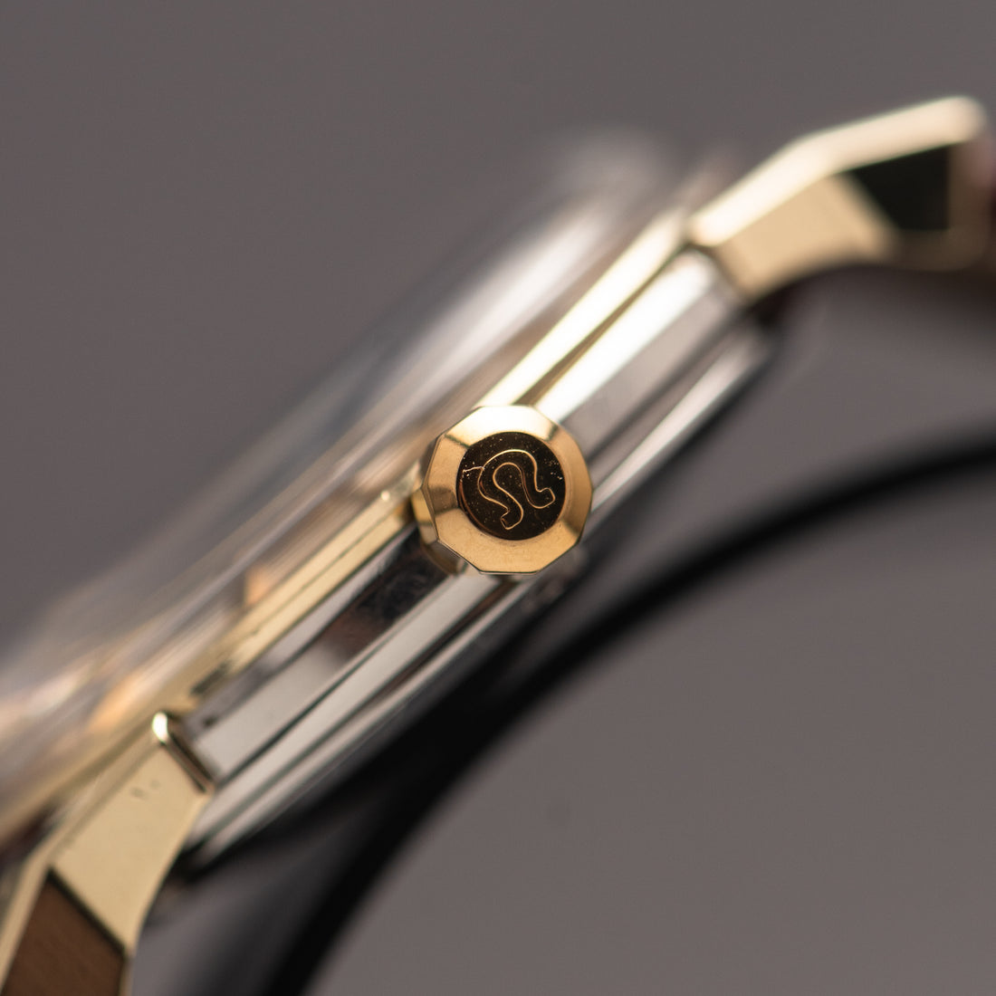 1962 OMEGA CONSTELLATION PIE PAN CROSSHAIR SUNBURST DOG-LEG CAL. 561 REF. 168.005