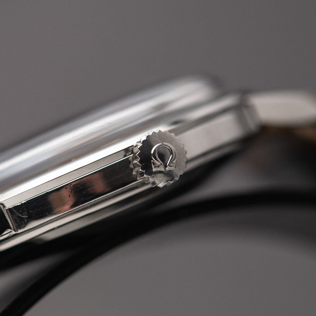 1961 OMEGA GENEVE TWO TONE CROSSHAIR SUNBURST CAL. 562 REF. 14703-2SC