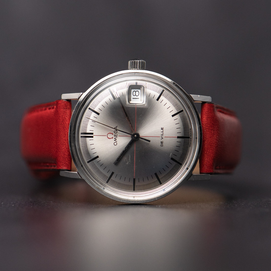 1966 OMEGA DE VILLE TECHNICAL RED CROSSHAIR SUNBURST CAL. 611 REF. 136.019