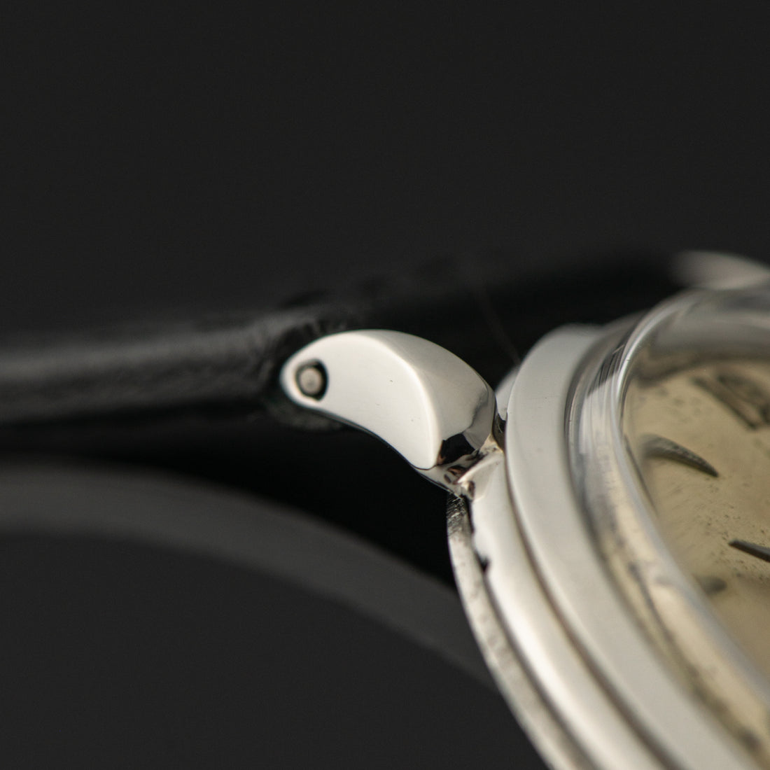 1948 OMEGA SUB SECONDS TEAR-DROP BUMPER CAL. 342 REF. 2402-1