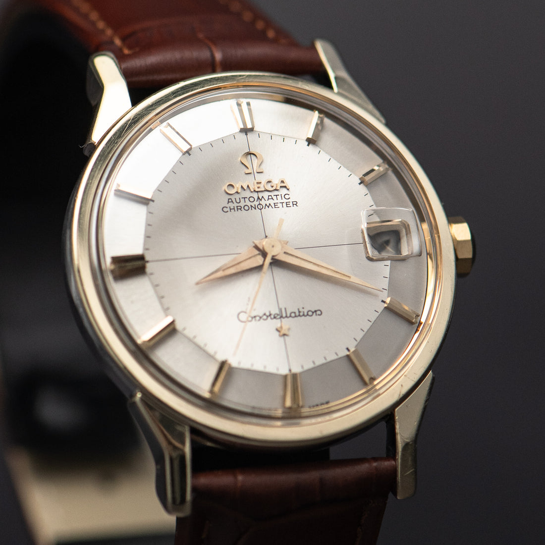 1962 OMEGA CONSTELLATION PIE PAN CROSSHAIR SUNBURST DOG-LEG CAL. 561 REF. 168.005