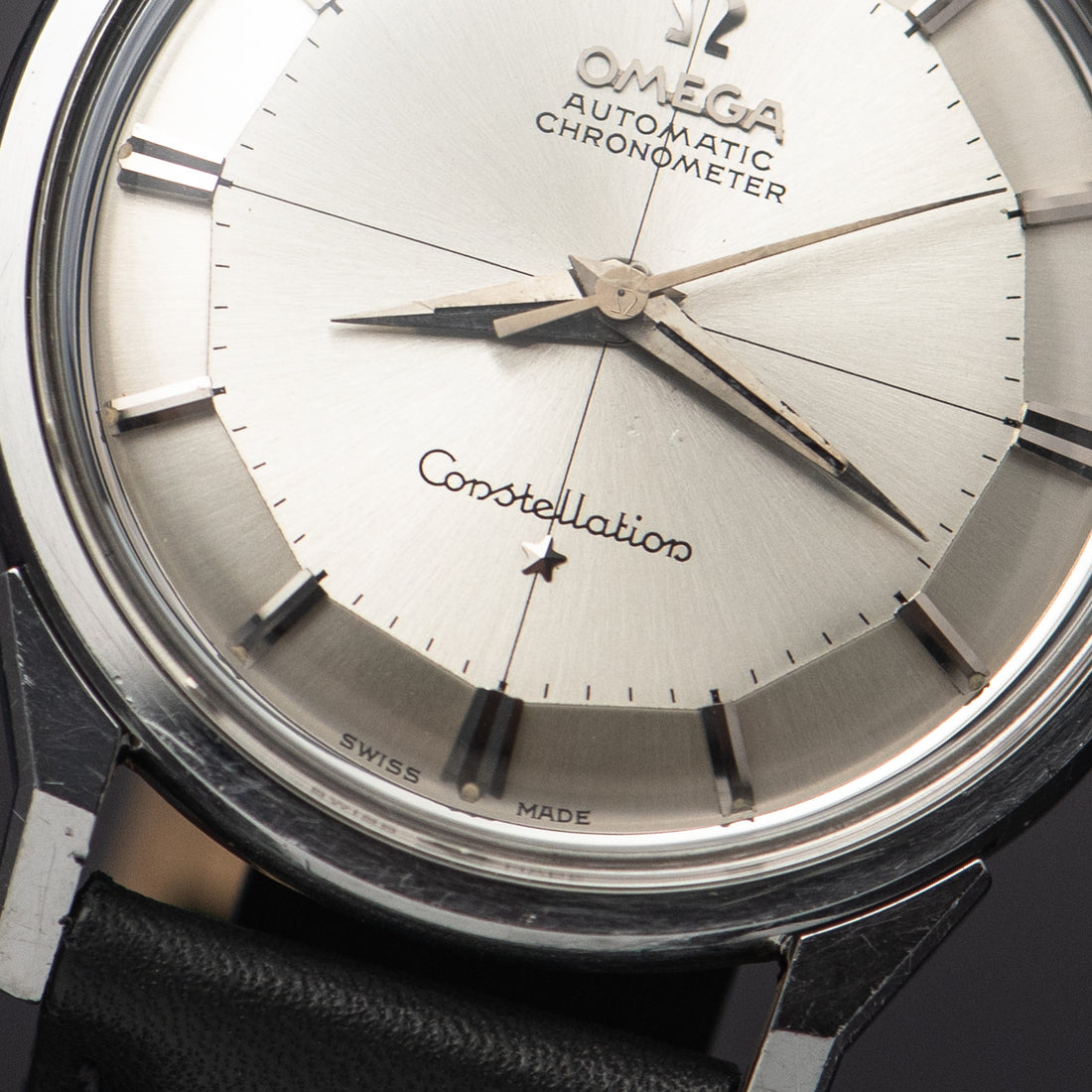 1961 OMEGA CONSTELLATION PIE PAN CROSSHAIR SUNBURST DOG-LEG CAL. 551 REF. 14900 62 SC