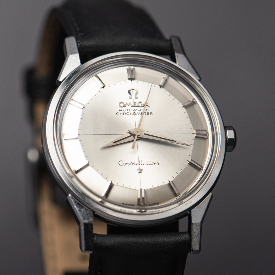 1961 OMEGA CONSTELLATION PIE PAN CROSSHAIR SUNBURST DOG-LEG CAL. 551 REF. 14900 62 SC