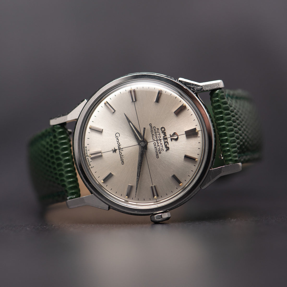 1966 OMEGA CONSTELLATION CROSSHAIR SUNBURST DOG-LEG CAL. 551 REF. 167.005
