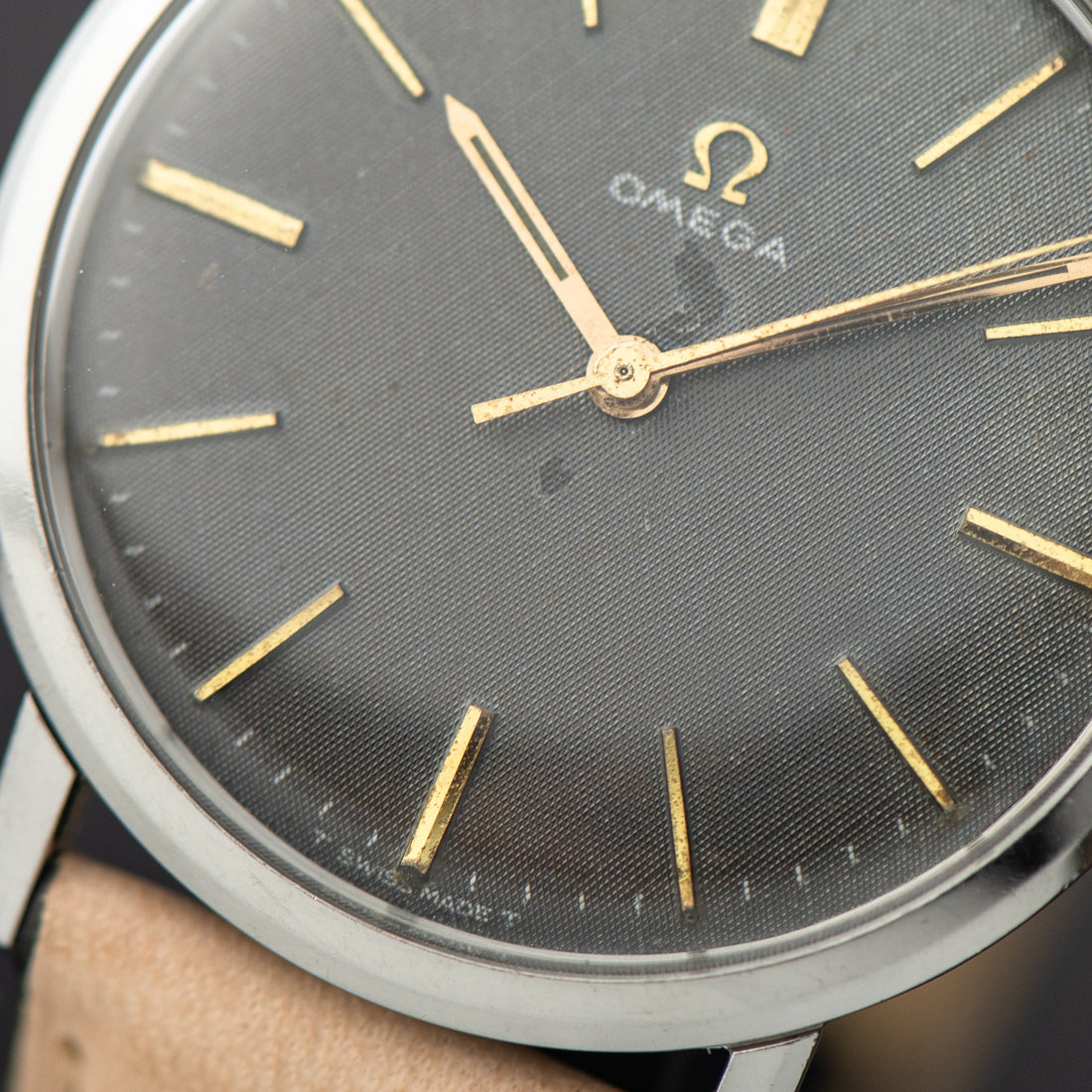 1967 OMEGA GENEVE GREY LINEN CAL. 601 REF. 131.019