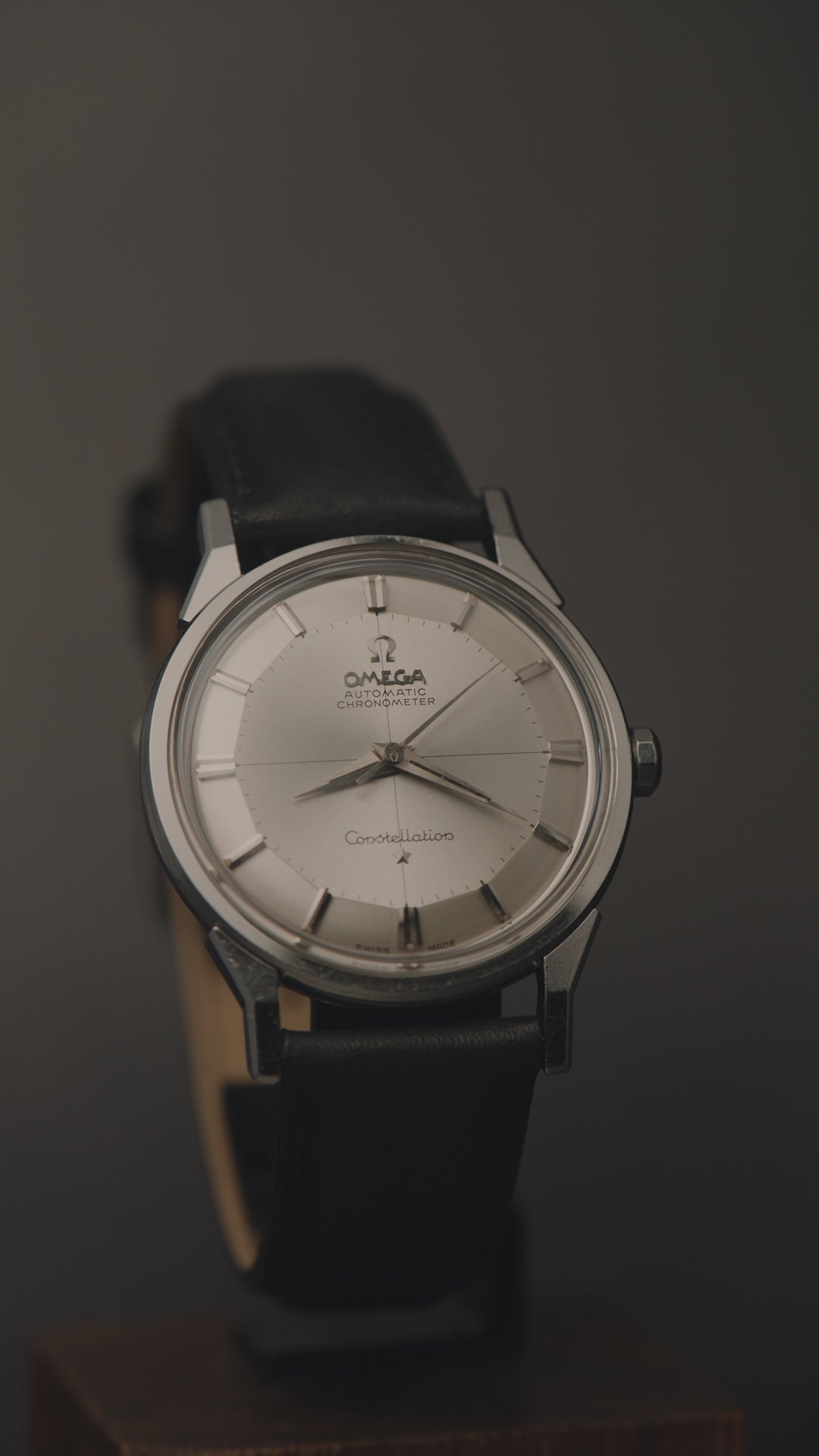 1961 OMEGA CONSTELLATION PIE PAN CROSSHAIR SUNBURST DOG-LEG CAL. 551 REF. 14900 62 SC
