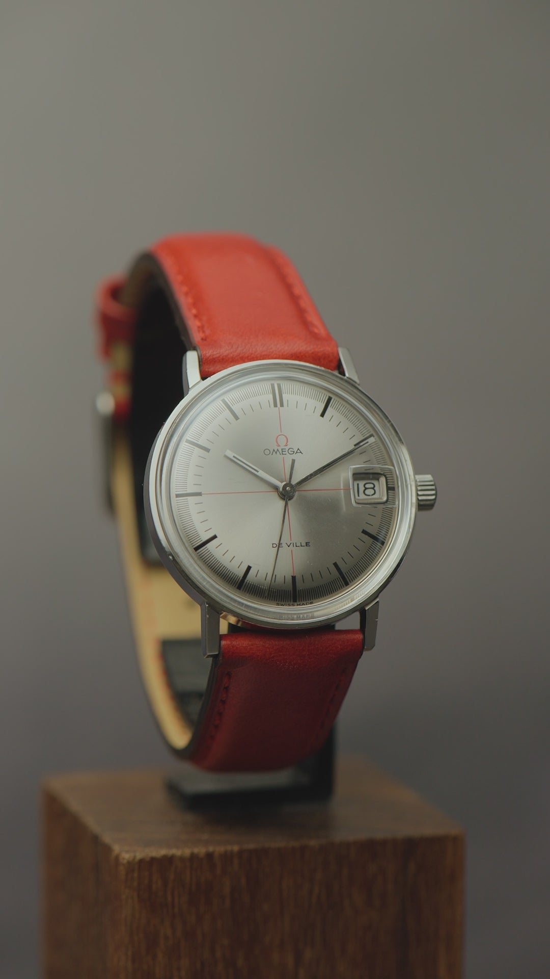 1966 OMEGA DE VILLE GREY TECHNICAL RED CROSSHAIR SUNBURST CAL. 611 REF. 136.019
