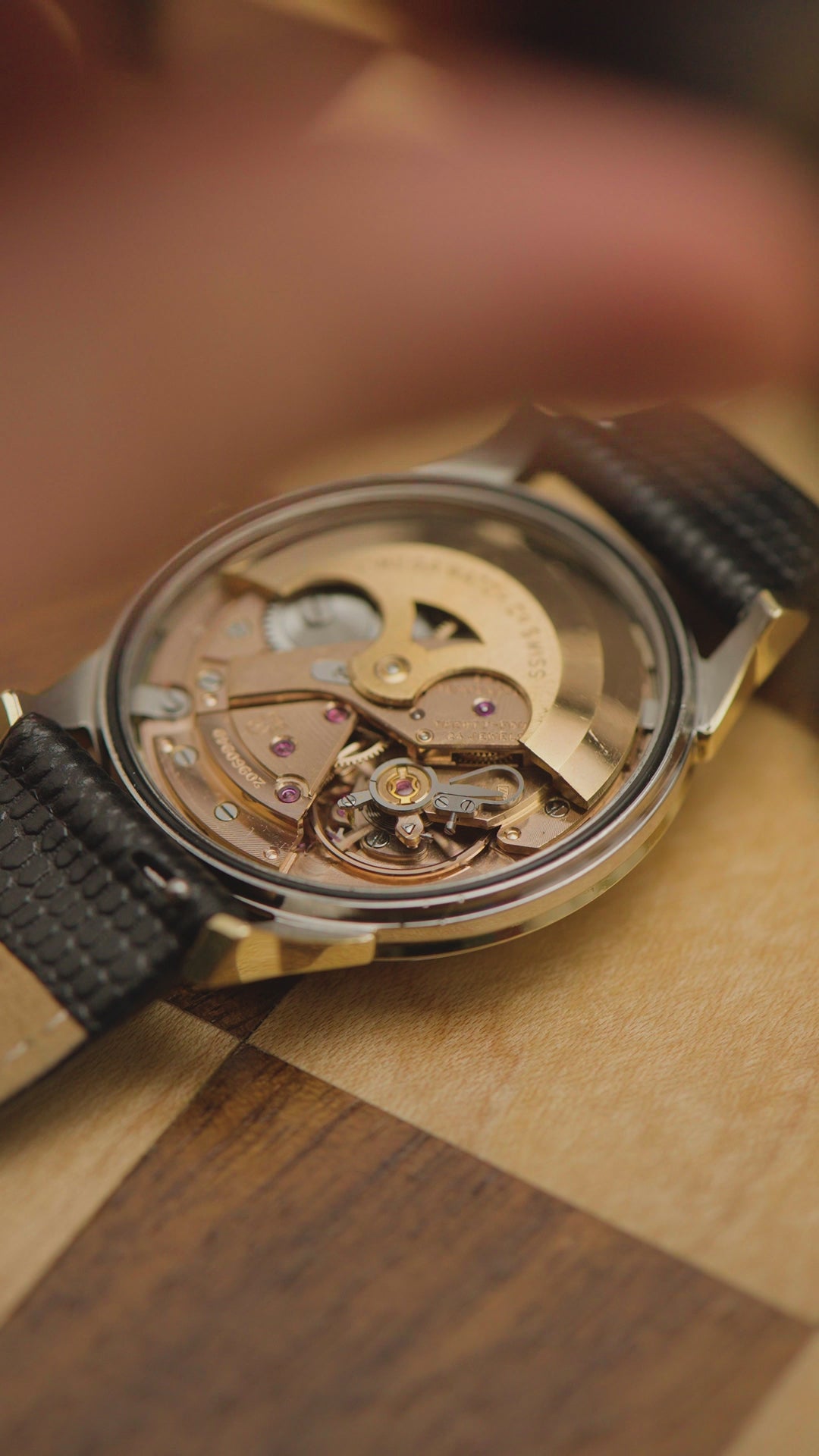 1963 OMEGA CONSTELLATION PIE PAN CROSSHAIR SUNBURST DOG-LEG CAL. 561 REF. 168.005